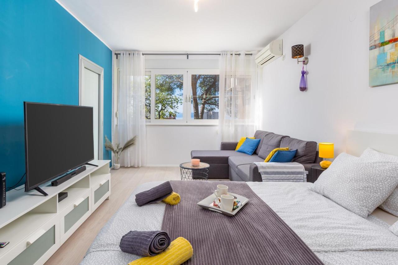 Sunny Studio Apartment With Balcony 里耶卡 外观 照片