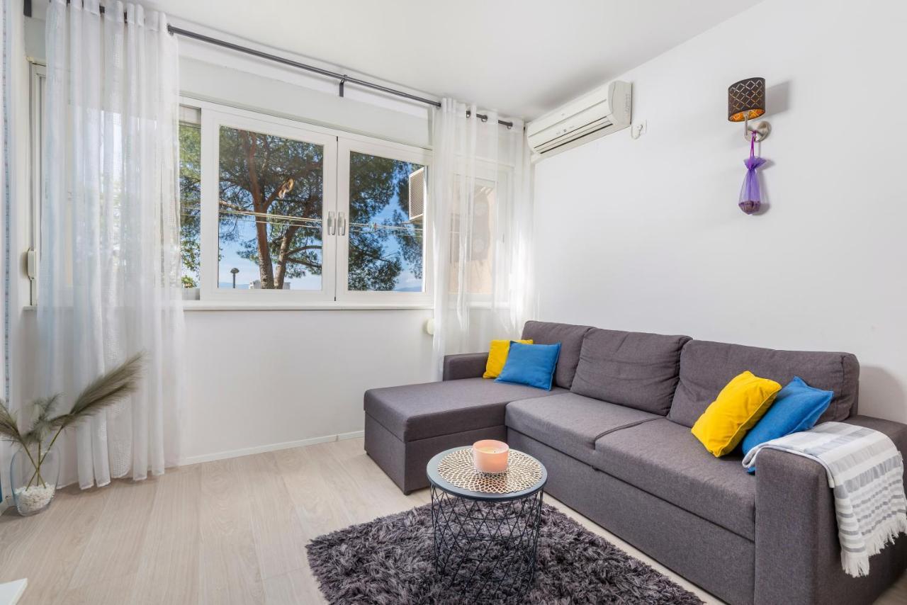 Sunny Studio Apartment With Balcony 里耶卡 外观 照片