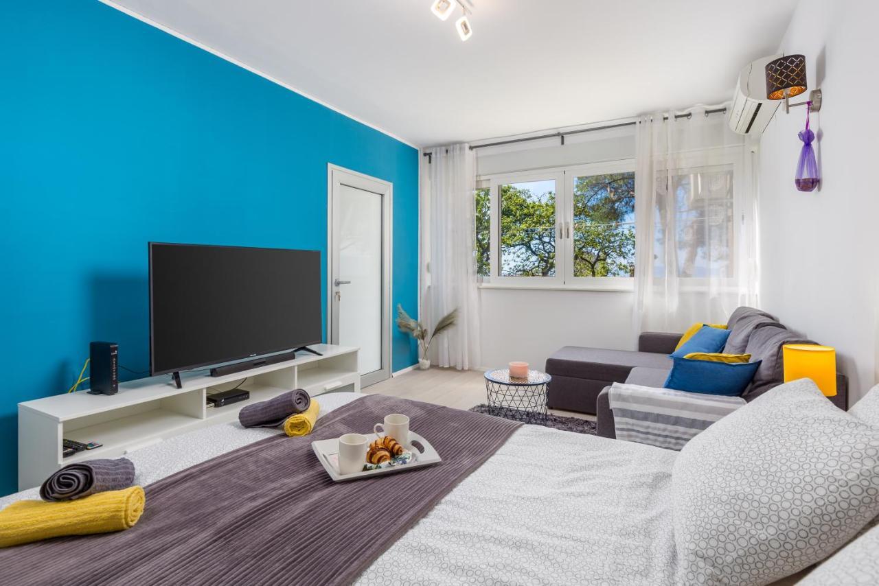 Sunny Studio Apartment With Balcony 里耶卡 外观 照片