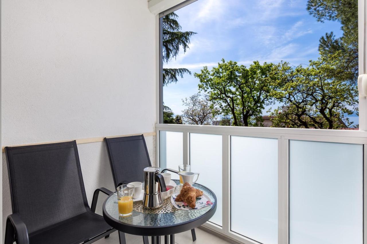Sunny Studio Apartment With Balcony 里耶卡 外观 照片