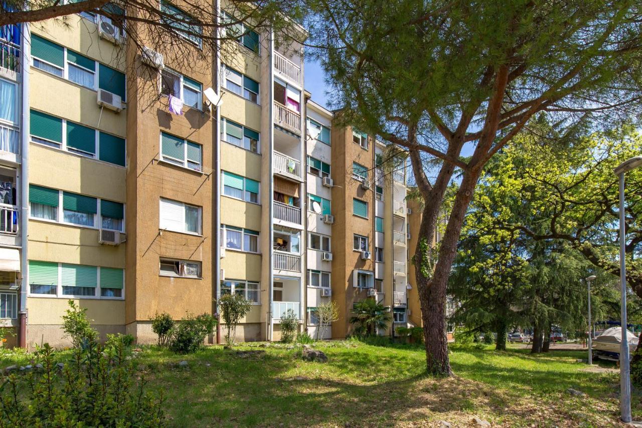 Sunny Studio Apartment With Balcony 里耶卡 外观 照片