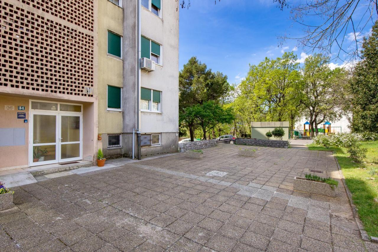 Sunny Studio Apartment With Balcony 里耶卡 外观 照片